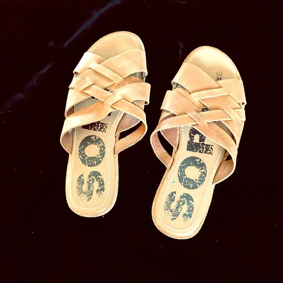 Woman size 8 Sorel leather slides/sandal - Picture 1 of 4